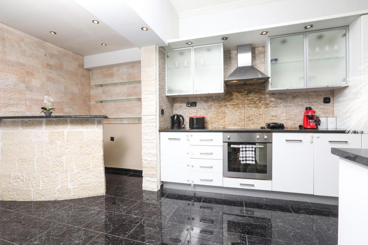 Apartment Luxury Christos *